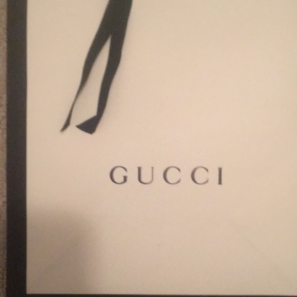 🔥AUTHENTIC🔥 GUCCI Gift Paper Bag 9” x 15-1/2” x 5-1/2” - Picture 2 of 4
